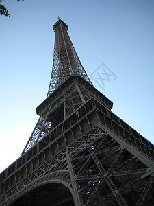 埃菲尔铁塔地标旅行钢结构天空建筑铁工背景图片