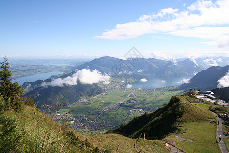 瑞士高山湖天空湖泊风景山脉图片