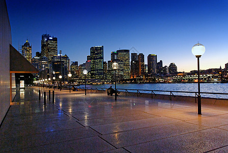 晚上好 靠近悉尼港 晚间接近悉尼港公园游客房子天际日落旅游旅行摩天大楼运输场景图片