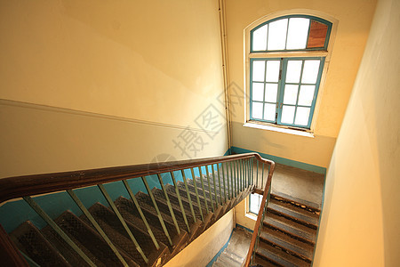 楼梯建筑扶手窗户栏杆圆圈圆形金属历史性旋转螺旋图片