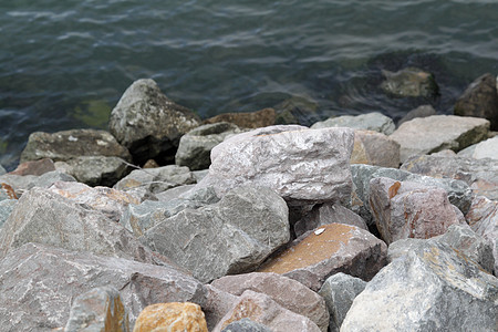 水边的石头图片