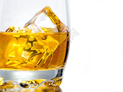 威士忌玻璃饮料棕色立方体液体烈酒岩石金子图片
