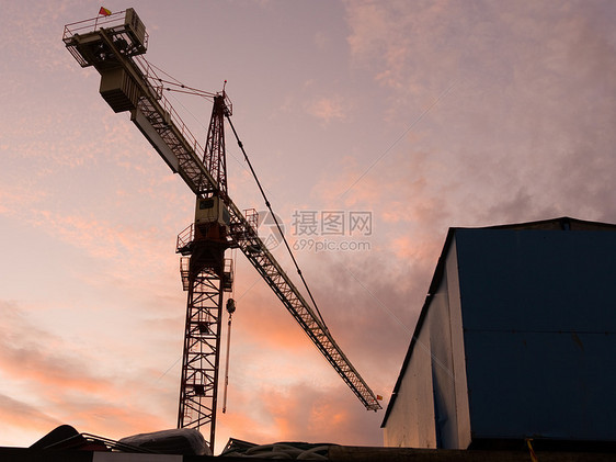 建筑起重车工地空间起重机天空日落工作项目齿轮图片