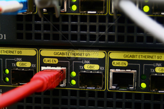 红太网电缆 以千兆字节速度连接图片