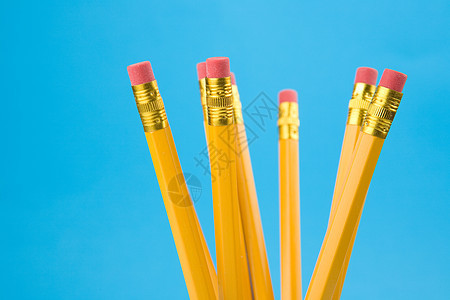 铅笔静物教育学校补给品绘画黄色背景团体桌面橡皮背景图片