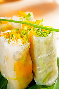 vietnames 风格夏季卷食物沙拉美食黄瓜辣椒蔬菜香菜盘子叶子饮食图片