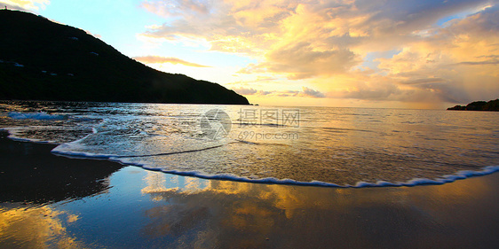 托尔托拉啤酒湾  BVI环境太阳波纹岛屿爬坡啤酒商旅行海浪冲浪日落图片