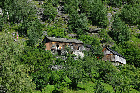 挪威Geiranger附近传统木制房屋图片