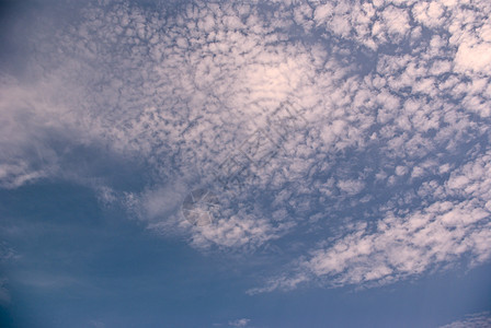 宁静的天空和云天气天堂太阳季节环境水分云景气候晴天气象图片