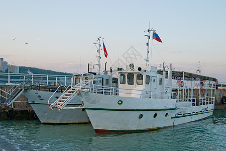 船舶和海运船舶海洋天空风景交通海滩状况海岸水域时期商业图片