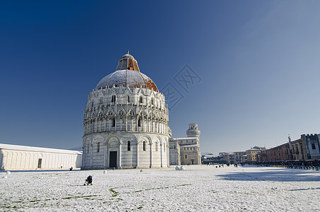 暴风雪过后在比萨的广场大教堂英语文化国家宗教旅游建筑旅行洗礼池纪念碑图片