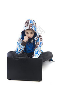 带手提笔记本电脑的男孩孩子学习互联网学生游戏冲浪门廊男生阅读白色背景图片