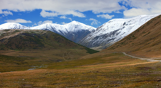 阿尔泰山脉 美丽的高地景观 俄罗斯 西伯利亚大雪高山风景爬坡蓝色岩石山脉环境顶峰场景图片