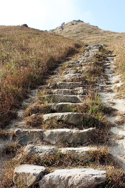 穿过山岳的路径阳光桦木旅行石头旅游风景太阳黄色地标楼梯图片