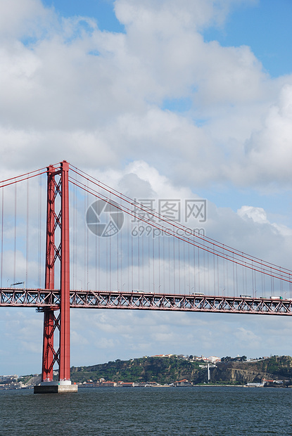 4月25日 葡萄牙里斯本桥金属天空历史性纪念碑旅行运输蓝色城市地标景观图片