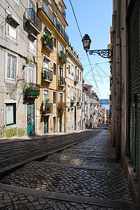 Lisbon s 城市景色蓝色建筑窗户照明房屋花朵天空灯笼古董传统图片