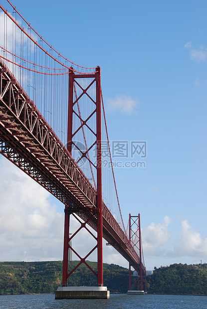 4月25日 葡萄牙里斯本桥运输工程建筑学交通旅行景观地标金属蓝色城市图片