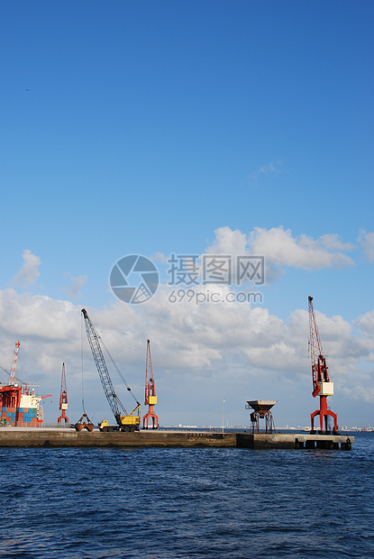 里斯本造船厂造船贮存港口码头蓝色甲板脚手架货物金属海洋图片