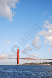 4月25日 葡萄牙里斯本桥金属地标旅行建筑学城市景观运输天空旅游工程图片