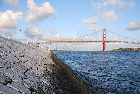 4月25日 葡萄牙里斯本桥历史性城市景观旅游运输金属天空纪念碑工程旅行图片