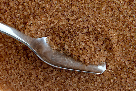 食糖和勺子营养甘蔗水晶棕色地面午餐饮食美食背景图片