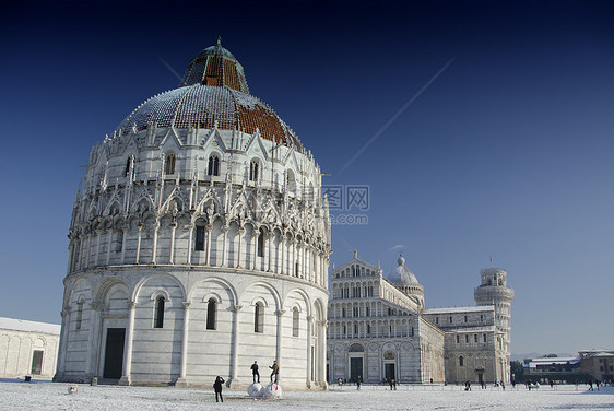 暴风雪过后在比萨的广场圆顶旅行文化宗教纪念碑天空雕像历史倾斜旅游图片