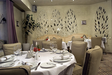 餐厅大厅家具建筑宴会盘子风格窗帘餐具食物座位桌子图片