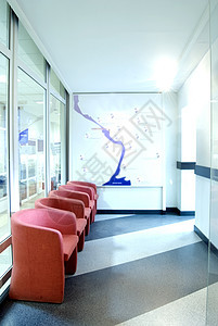 等候室大堂病人座位房间红色椅子家具商业休息室背景图片