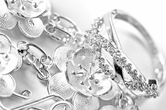 白金首饰项链装饰品吊坠财富钻石订婚宝藏戒指礼物宝石图片