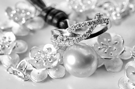 白金首饰金子配件宝藏项链订婚魅力戒指展示手镯珠子图片