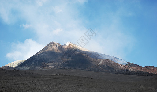 伏尔卡诺埃塔纳蓝色烟雾火山灰尘天空图片