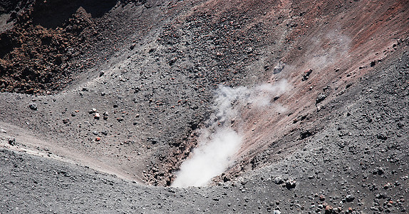 伏尔卡诺埃塔纳蓝色天空火山灰尘烟雾图片