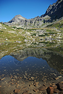 塔塔山绿色天空冒险顶峰草地山脉海拔树木蓝色热情图片