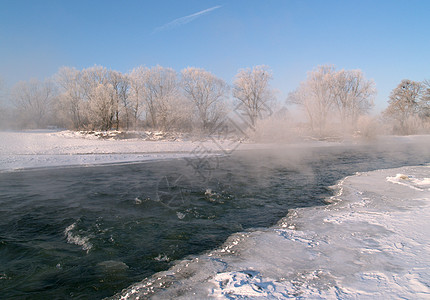 冬季清晨乌苏里河头季节溪流天空白色海浪蓝色海岸图片