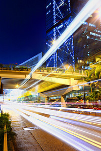 特大城市的光线足迹商业蓝色踪迹旅行市中心运输戏剧性汽车天际公共汽车图片