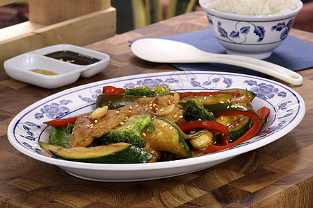 炒牛肉芝麻壁球炒面酱油洋葱辣椒花生白肉炒饭图片