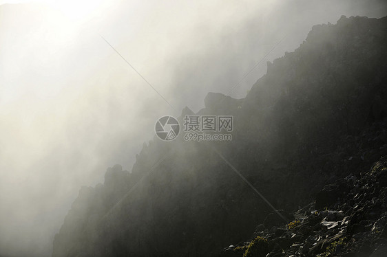 福吉早上来电阳光高度射线场景天空照明薄雾日出旅行石头图片