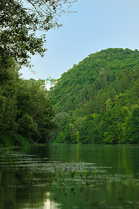 图景林和河流天空环境公园假期反射场景风景地形荒野森林图片