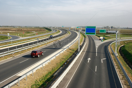 公路高速公路驾驶通勤者基础设施车道入口国家运输路线交通速度图片