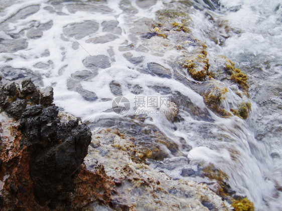 冲撞珊瑚礁的海水波浪波纹花岗岩自由海景火花风景悬崖飞沫雕塑雕刻图片