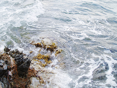 冲撞珊瑚礁的海水波浪雕刻发泡悬崖花岗岩潮汐嘶嘶力量火花海景风景图片