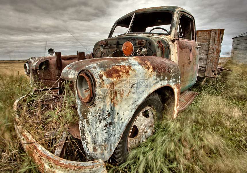 重型卡车汽车炙烤大灯农业垃圾褪色车辆乡村农场老歌图片