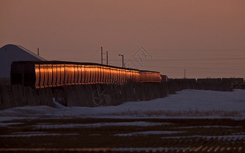 加拿大太平洋铁路列车公司货物爱好车站引擎容器化煤炭船运交通派遣车皮图片