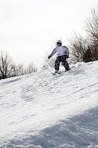 青年自由式滑雪青少年下坡肾上腺素雕刻头盔人心滑雪者速度比赛特技图片