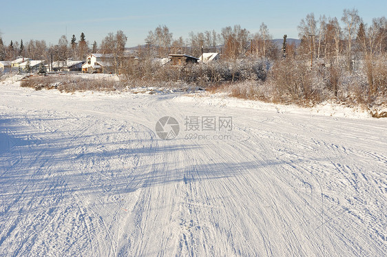 阿拉斯加Fairbanks地区冻结的Chena河图片