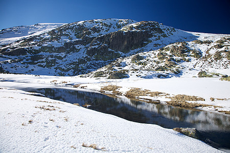 白雪山河图片