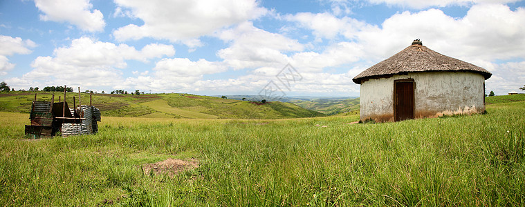 在南非的住房问题草地住宅场地绿色农村建筑学乡村房间圈子白色图片