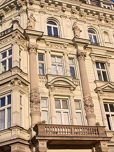 华沙大楼街道装饰艺术红色旅游风格窗户天空城市建筑图片