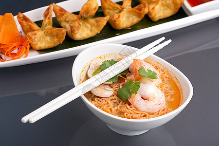 与大虾一起吃泰国面条汤饮食奶油贝类食物桌子对虾国王海鲜餐厅蔬菜图片