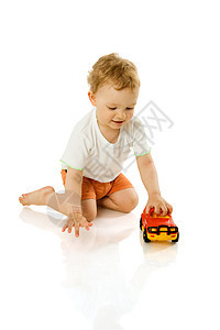 男孩拿着玩具儿童金发男生白色好奇心乐趣喜悦童年快乐图片